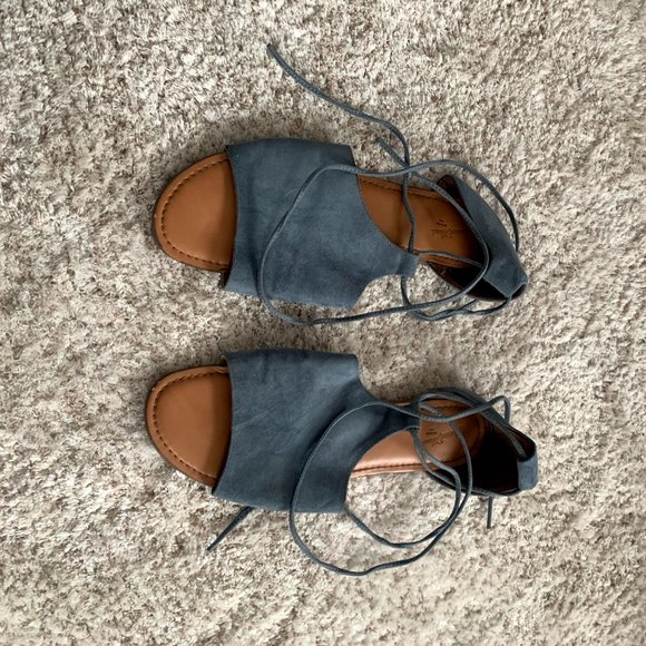 Blue Universal Thread Sandals - Picture 4 of 4